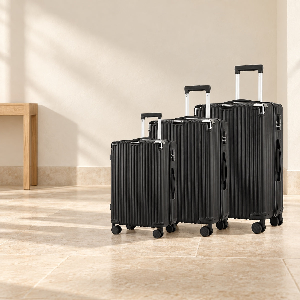 Ensemble trio, trois valises rigides — mise en situation