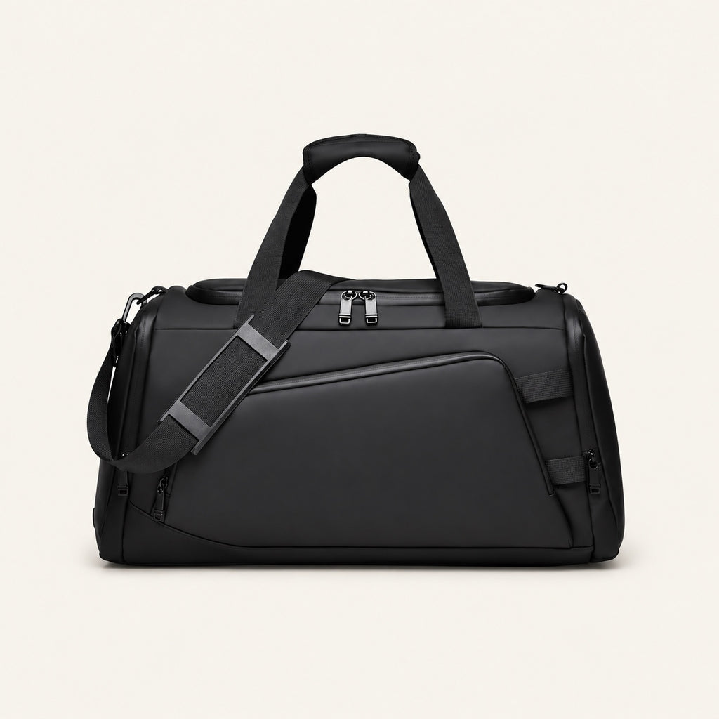 Sac de sport et de voyage, séparation sec et humide — packshot sur fond ivoire